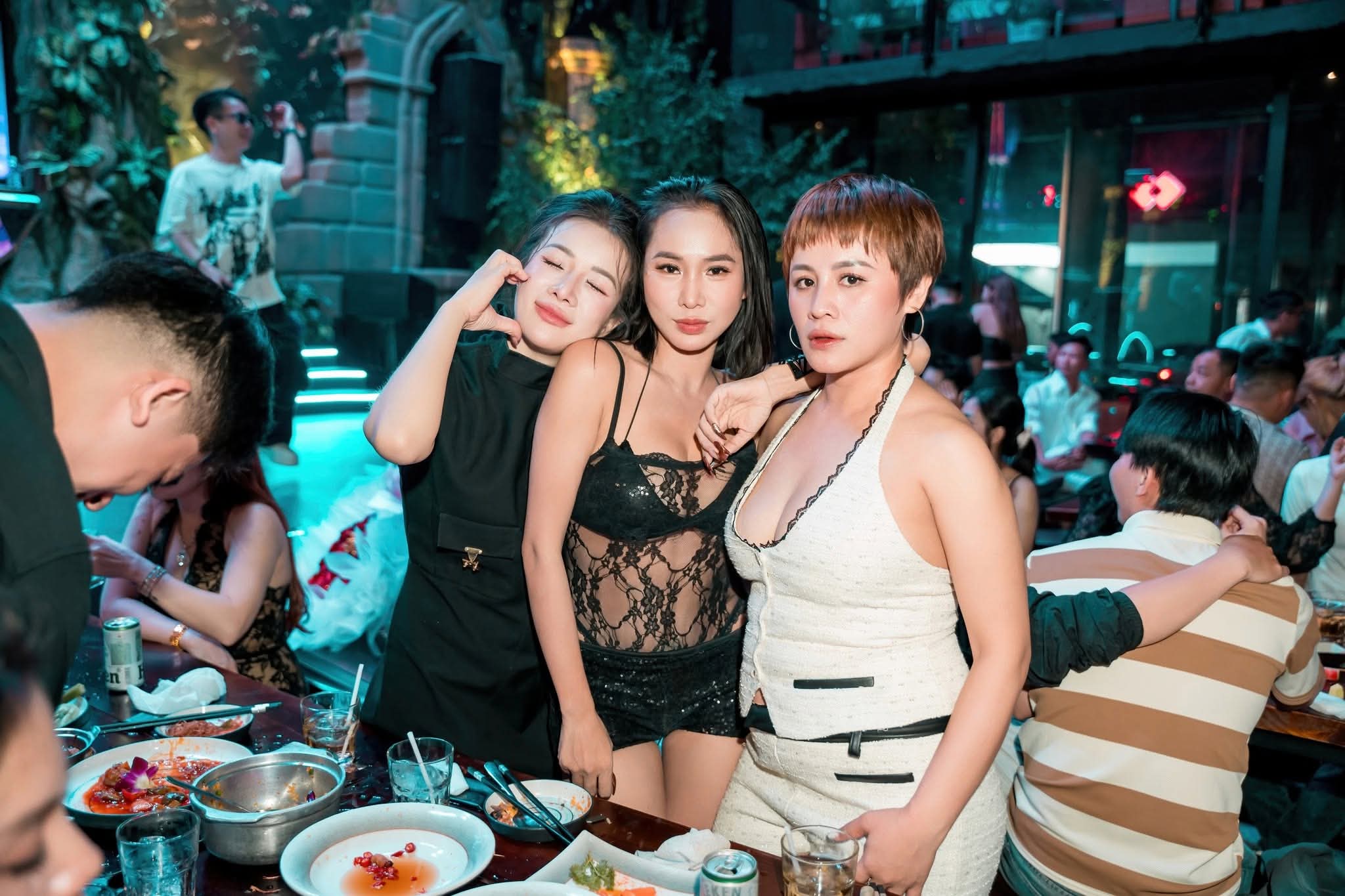 DJ trên sân khấu